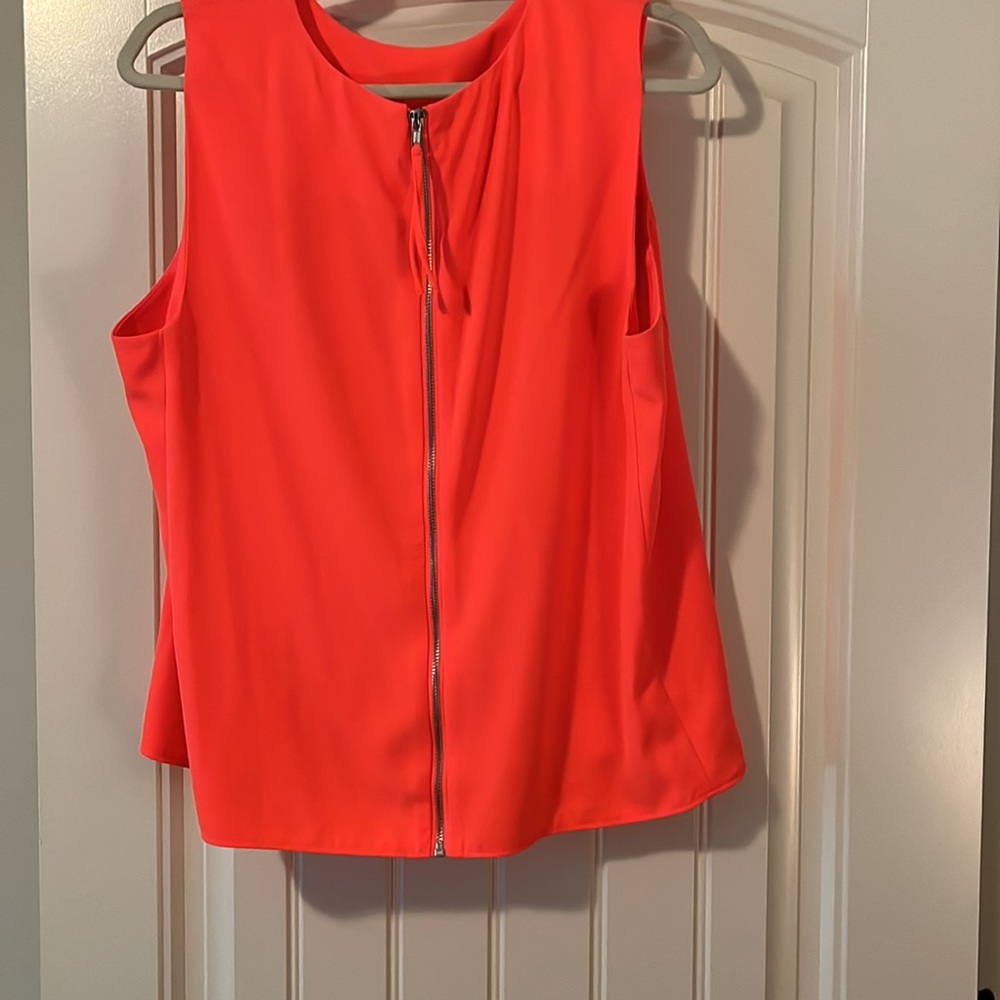 Burnt orange pleated front top with back zipper closure size X-Large - Picture 2 of 2